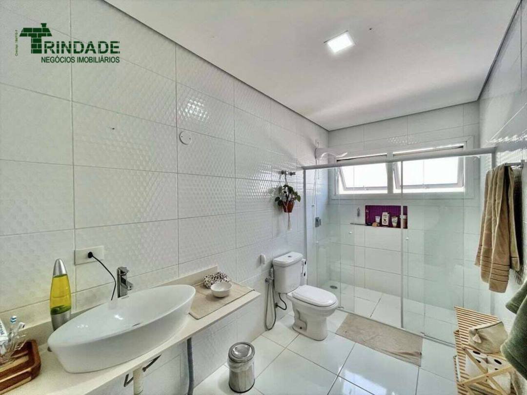 Casa com 4 dormitórios à venda, 315 m² por R$ 2.800.000,00 - Granja Viana - Cotia/SP — foto 35 de 44