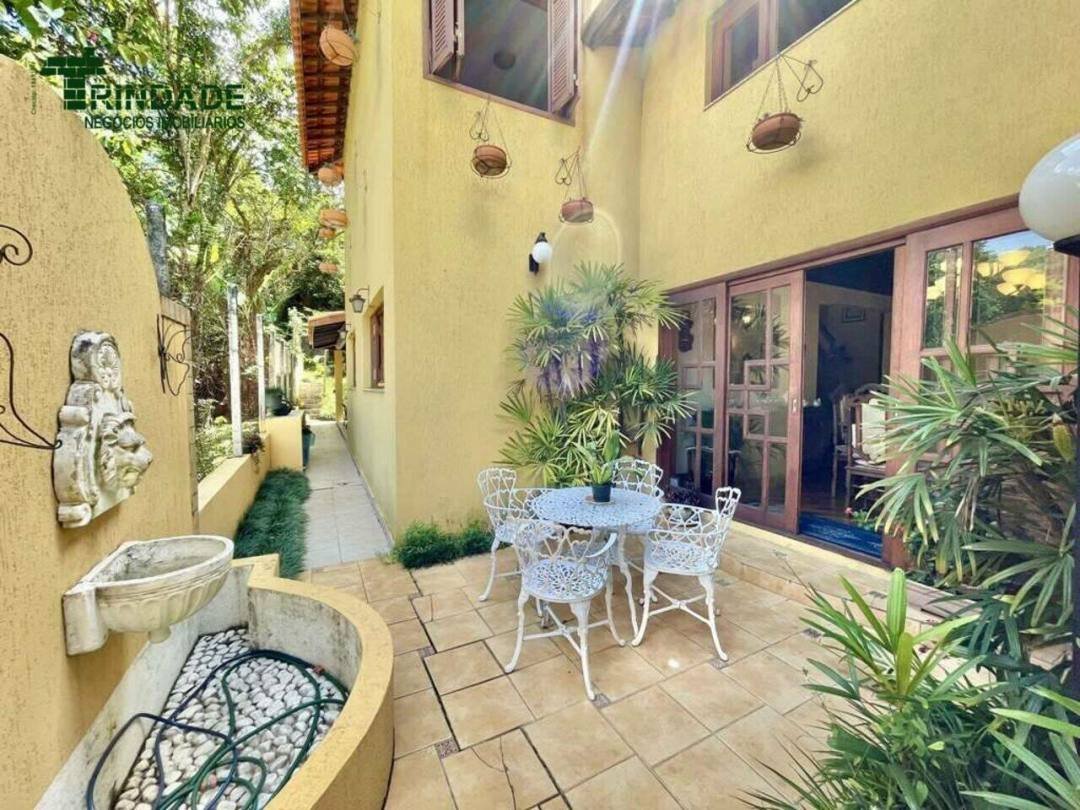 Casa com 4 dormitórios à venda, 336 m² por R$ 1.500.000,00 - Granja Viana - Carapicuíba/SP — foto 17 de 51