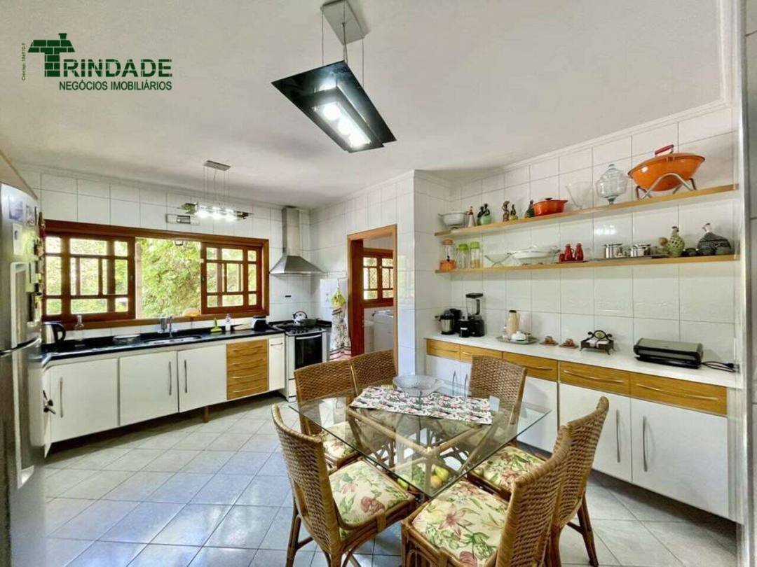 Casa com 4 dormitórios à venda, 336 m² por R$ 1.500.000,00 - Granja Viana - Carapicuíba/SP — foto 21 de 51