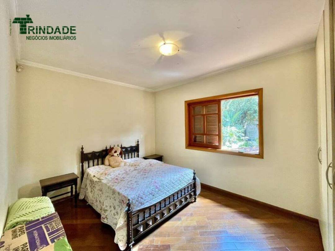 Casa com 4 dormitórios à venda, 336 m² por R$ 1.500.000,00 - Granja Viana - Carapicuíba/SP — foto 35 de 51