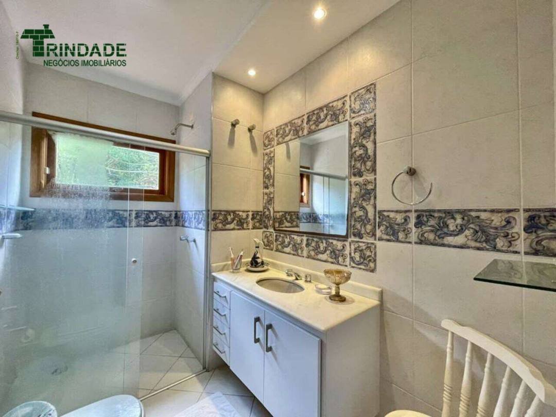 Casa com 4 dormitórios à venda, 336 m² por R$ 1.500.000,00 - Granja Viana - Carapicuíba/SP — foto 37 de 51