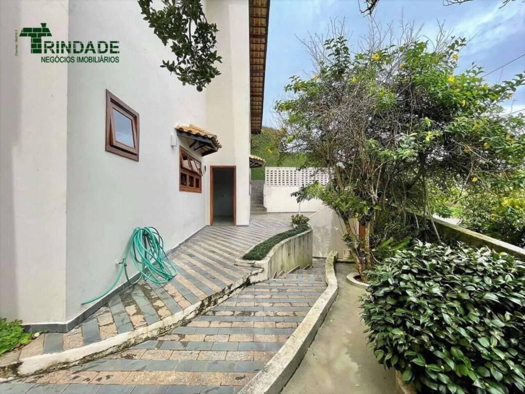 Casa com 4 dormitórios à venda, 356 m² por R$ 1.600.000,00 - Granja Viana - Carapicuíba/SP — foto 8 de 52