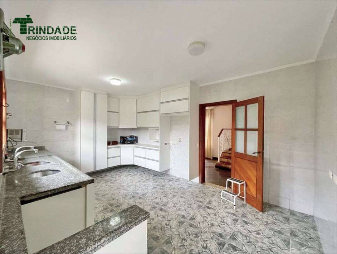 Casa com 4 dormitórios à venda, 356 m² por R$ 1.600.000,00 - Granja Viana - Carapicuíba/SP — foto 21 de 52