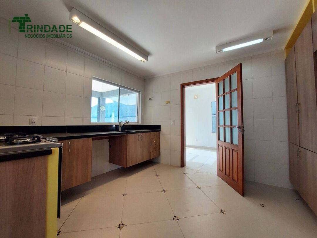 Casa com 3 dormitórios à venda, 235 m² por R$ 1.550.000,00 - Granja Viana - Cotia/SP — foto 13 de 47