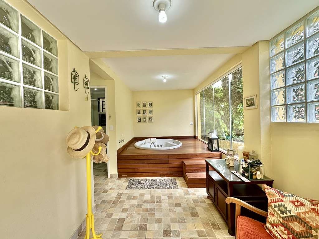 Casa com 5 dormitórios à venda, 576 m² por R$ 3.400.000,00 - Granja Viana - Cotia/SP — foto 27 de 58