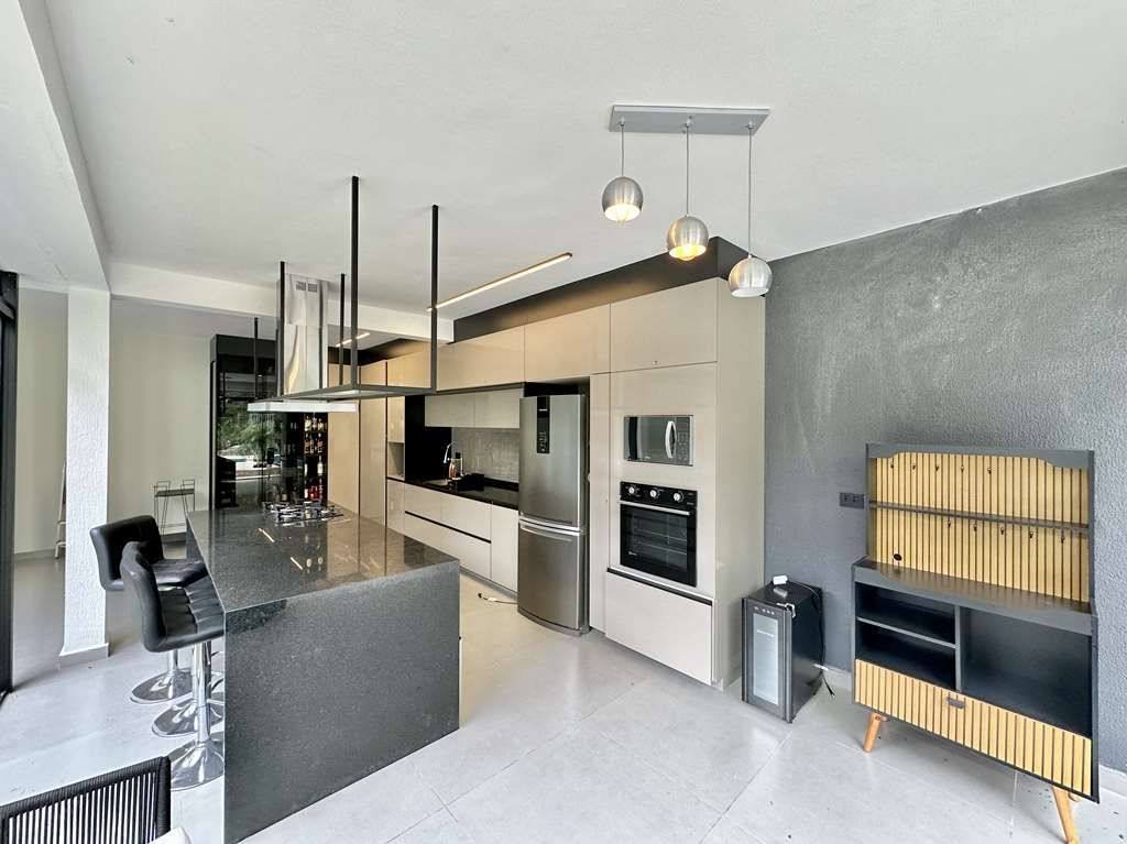 Casa com 4 dormitórios à venda, 274 m² por R$ 1.650.000,00 - Granja Viana - Embu das Artes/SP — foto 20 de 54