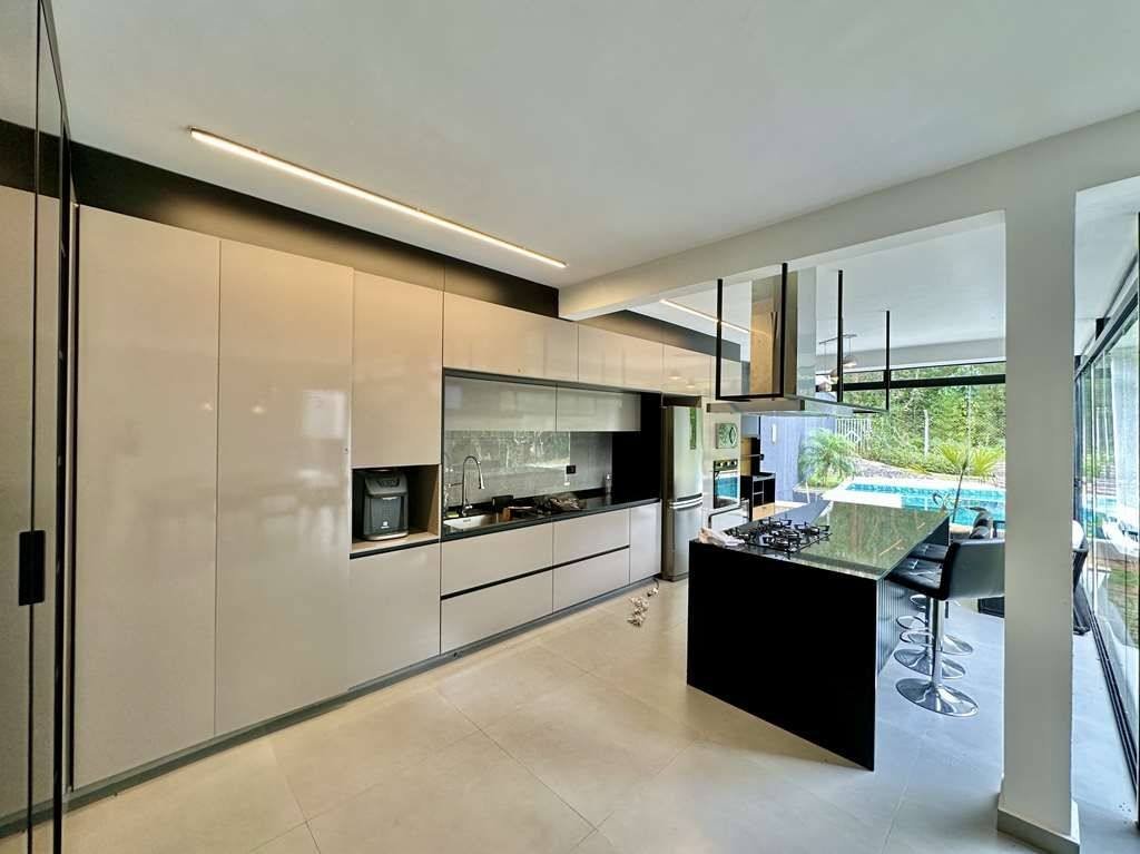 Casa com 4 dormitórios à venda, 274 m² por R$ 1.650.000,00 - Granja Viana - Embu das Artes/SP — foto 23 de 54