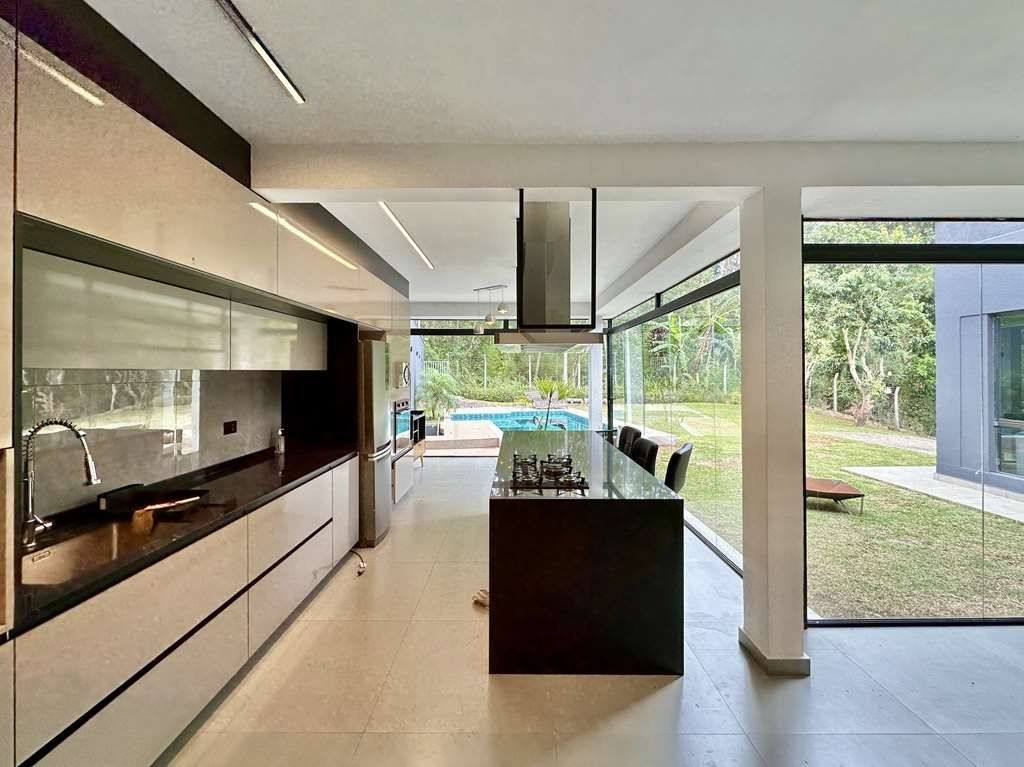 Casa com 4 dormitórios à venda, 274 m² por R$ 1.650.000,00 - Granja Viana - Embu das Artes/SP — foto 24 de 54