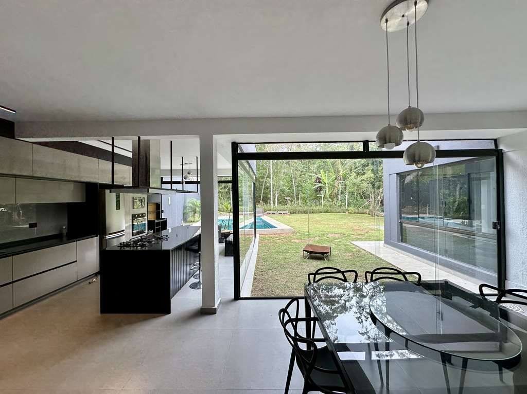 Casa com 4 dormitórios à venda, 274 m² por R$ 1.650.000,00 - Granja Viana - Embu das Artes/SP — foto 25 de 54