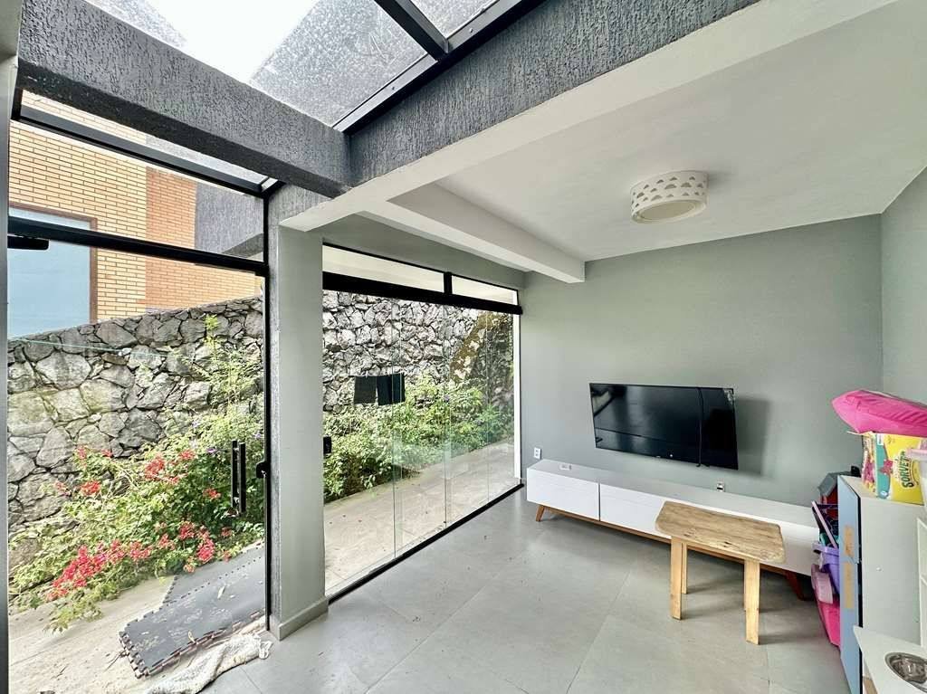 Casa com 4 dormitórios à venda, 274 m² por R$ 1.650.000,00 - Granja Viana - Embu das Artes/SP — foto 30 de 54