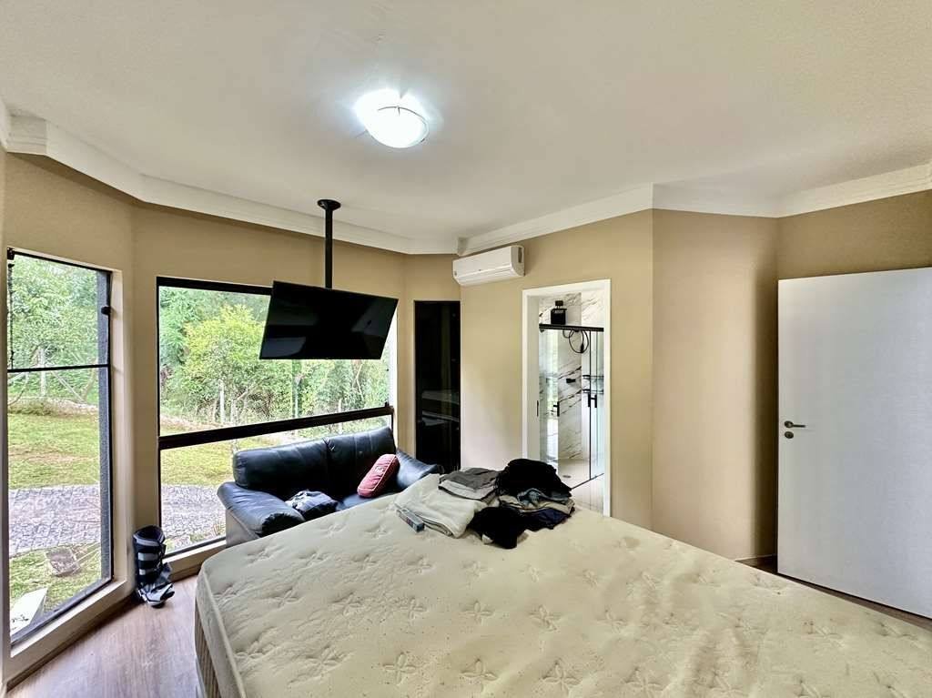 Casa com 4 dormitórios à venda, 274 m² por R$ 1.650.000,00 - Granja Viana - Embu das Artes/SP — foto 33 de 54