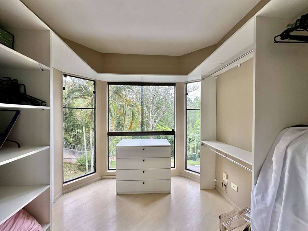 Casa com 4 dormitórios à venda, 274 m² por R$ 1.650.000,00 - Granja Viana - Embu das Artes/SP — foto 34 de 54