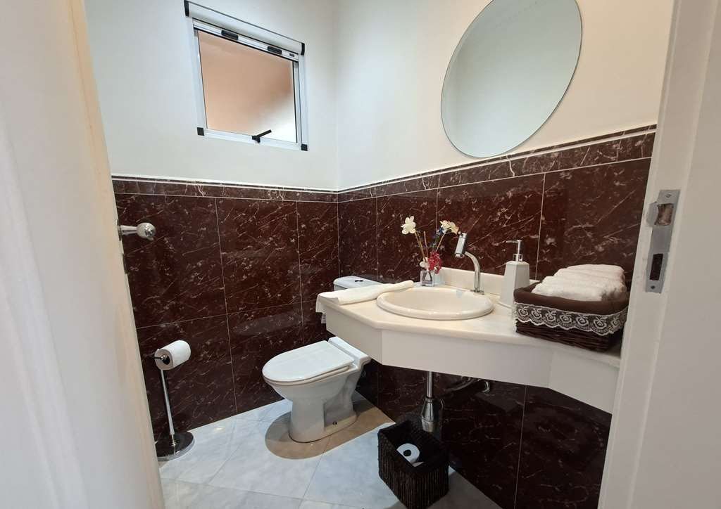 Casa com 3 dormitórios à venda, 268 m² por R$ 1.950.000,00 - Granja Viana - Carapicuíba/SP — foto 7 de 52