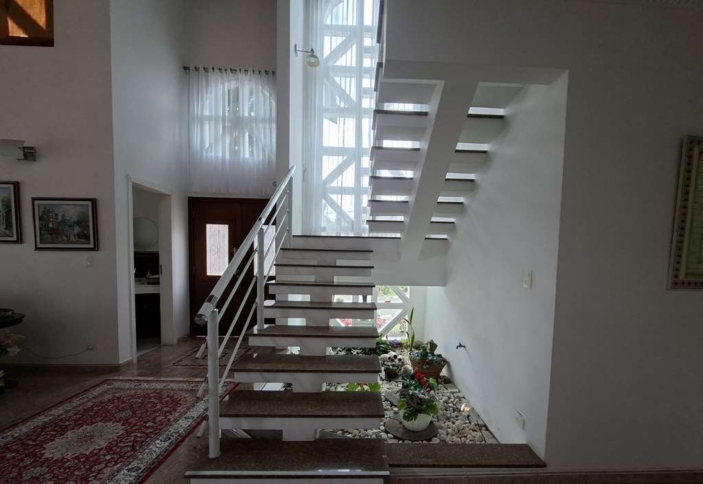 Casa com 3 dormitórios à venda, 268 m² por R$ 1.950.000,00 - Granja Viana - Carapicuíba/SP — foto 24 de 52