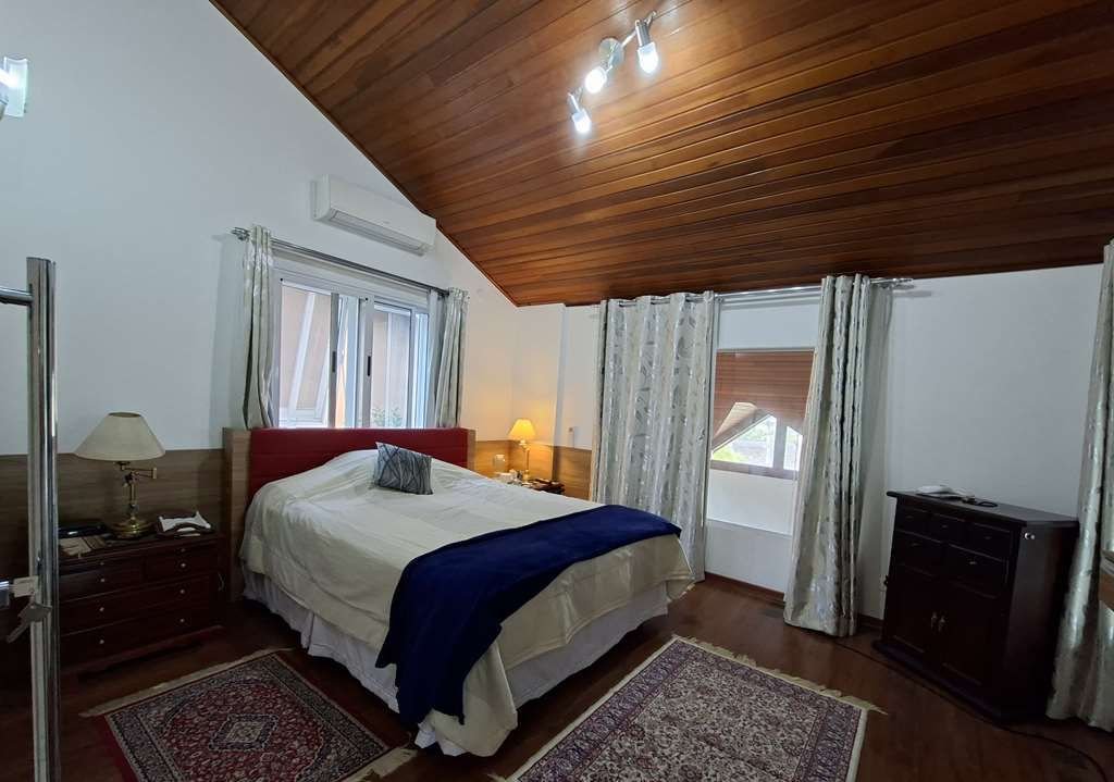 Casa com 3 dormitórios à venda, 268 m² por R$ 1.950.000,00 - Granja Viana - Carapicuíba/SP — foto 27 de 52