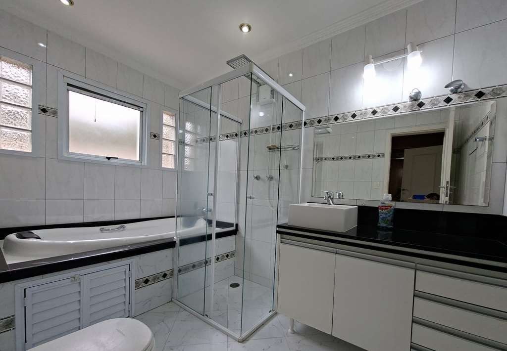 Casa com 3 dormitórios à venda, 268 m² por R$ 1.950.000,00 - Granja Viana - Carapicuíba/SP — foto 37 de 52