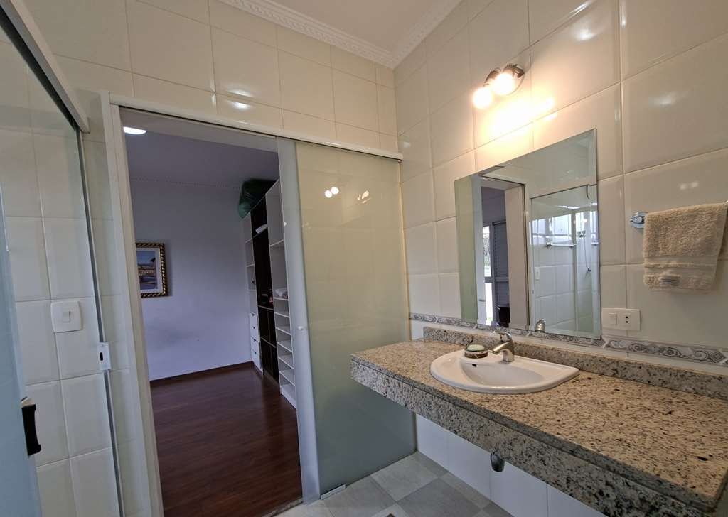 Casa com 3 dormitórios à venda, 268 m² por R$ 1.950.000,00 - Granja Viana - Carapicuíba/SP — foto 41 de 52