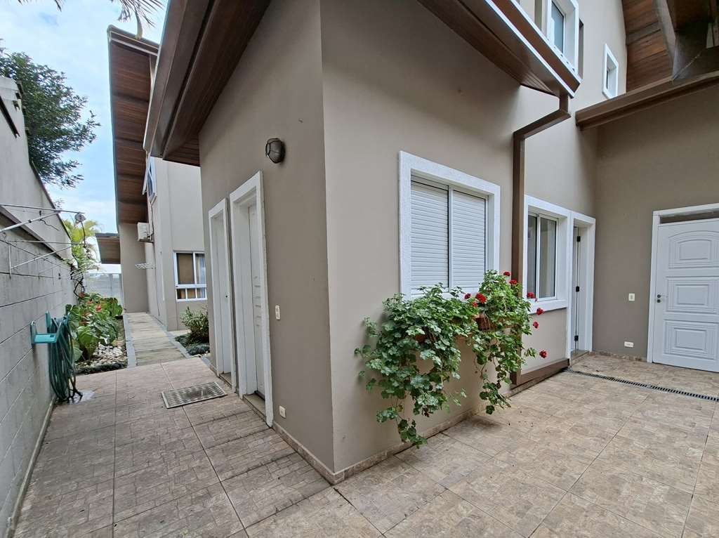 Casa com 3 dormitórios à venda, 268 m² por R$ 1.950.000,00 - Granja Viana - Carapicuíba/SP — foto 46 de 52