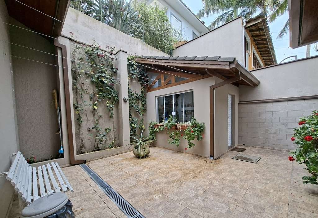 Casa com 3 dormitórios à venda, 268 m² por R$ 1.950.000,00 - Granja Viana - Carapicuíba/SP — foto 47 de 52