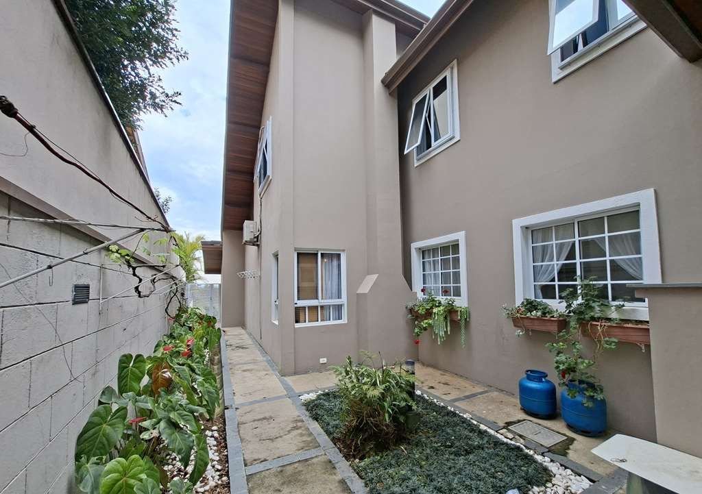 Casa com 3 dormitórios à venda, 268 m² por R$ 1.950.000,00 - Granja Viana - Carapicuíba/SP — foto 48 de 52